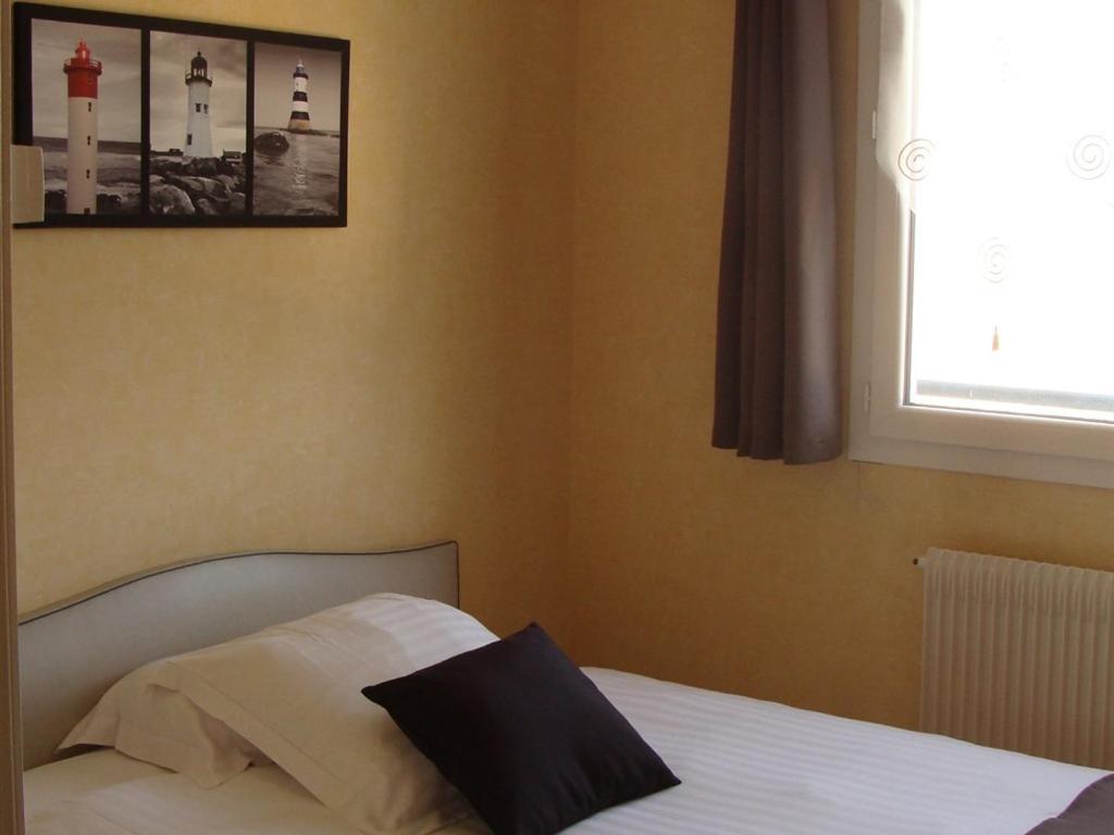 Hôtel Le Flaubert Fougères Zimmer foto