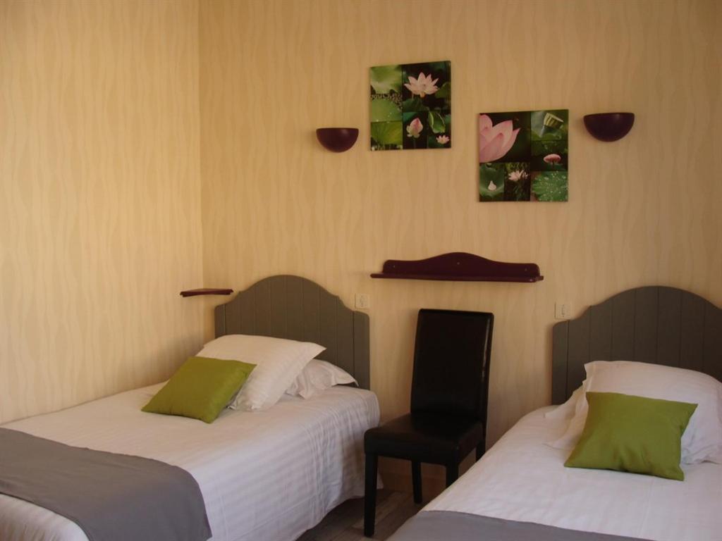 Hôtel Le Flaubert Fougères Zimmer foto